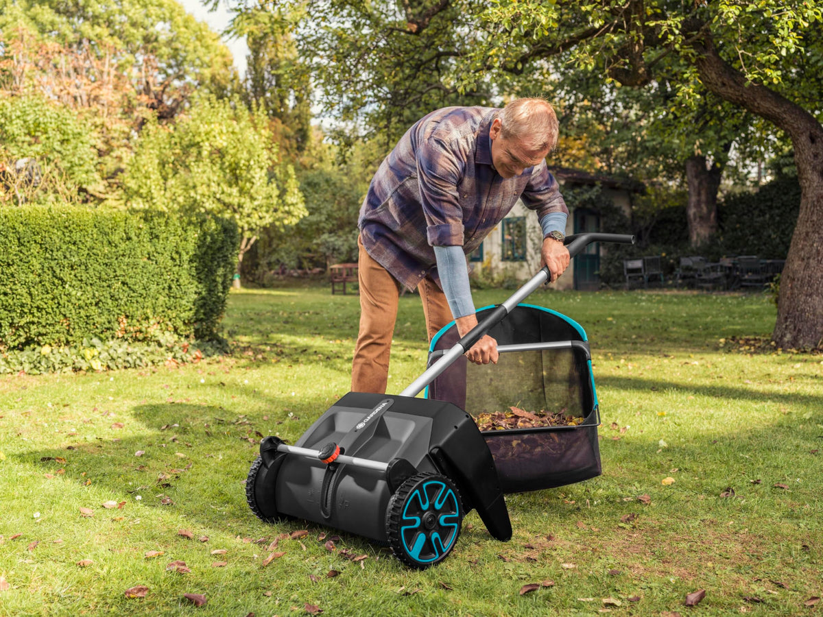 GARDENA 3.2 cubic foot hopper capacity reduces emptying frequency.