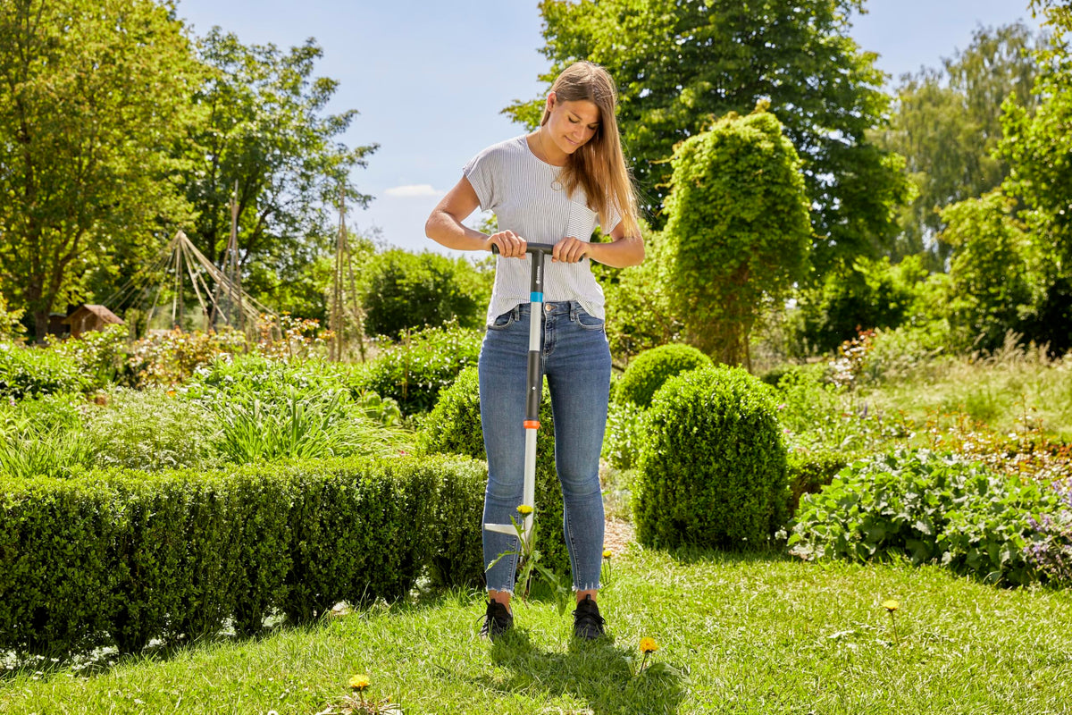 Gardena Weed Puller narrow blades pull weeds with minimal lawn damage.