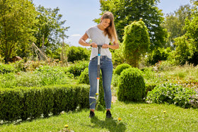 Gardena Weed Puller narrow blades pull weeds with minimal lawn damage.