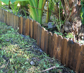 GardenFlow edging creates clearly defined beds and paths with a tidy natural look.