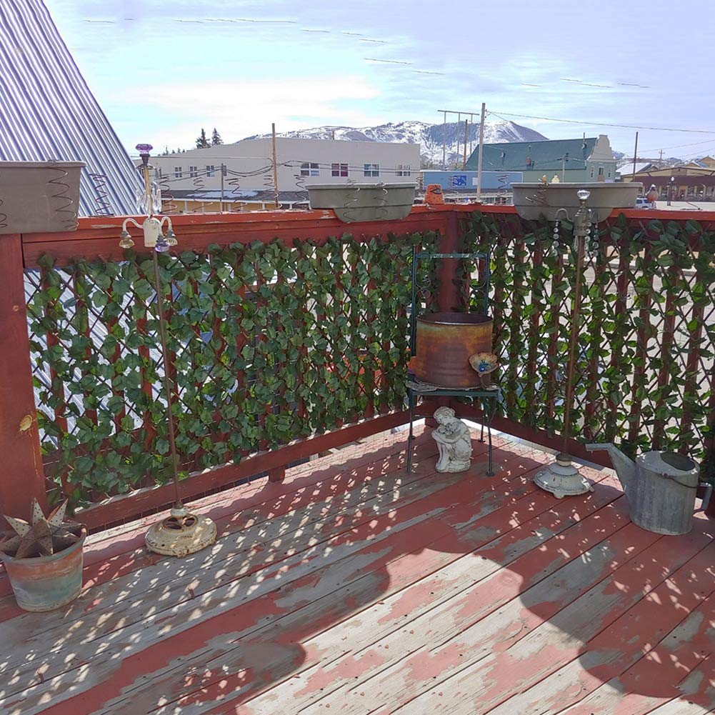 Garden Land extendable privacy screen adjusts to balcony size for flexible privacy