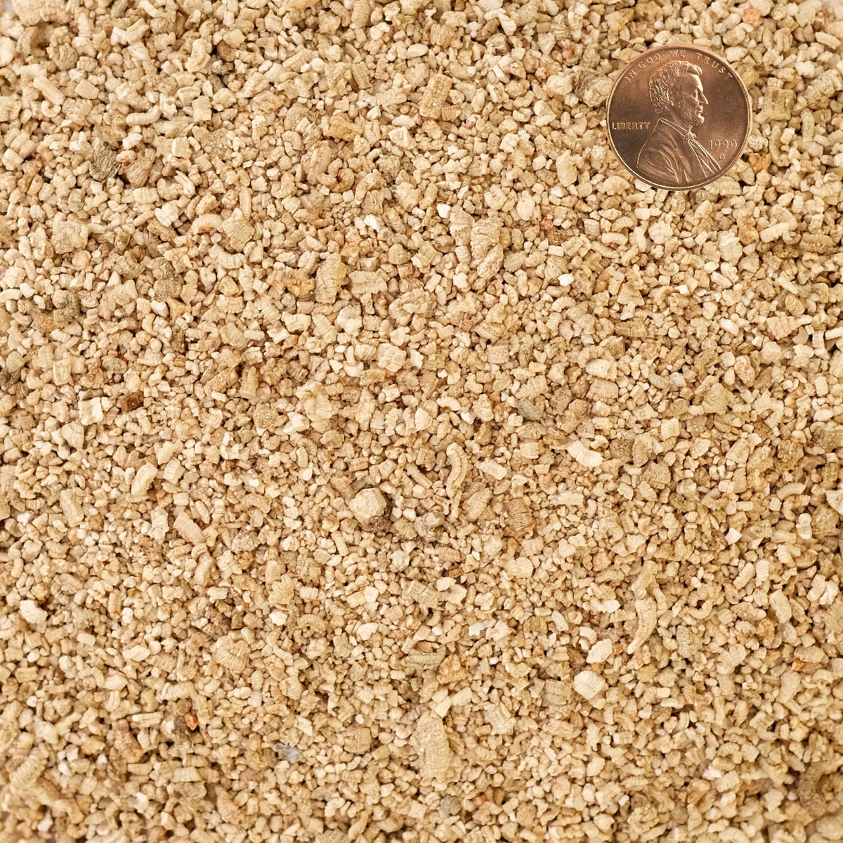 Gardenwise Organic Fine Vermiculite packaging shows compact bags for easy soil aeration and moisture balance.