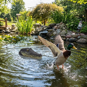 GARTENGERATE weatherproof resin gator head withstands sun and rain.