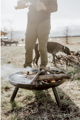 Gas One 23-inch diameter and 10.65-inch height fire pit with precise dimensions.