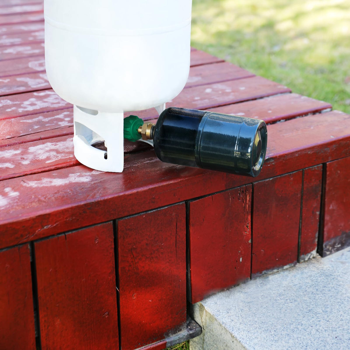 GASPRO 20 lb tank to 1 lb refill setup demonstrates compatibility