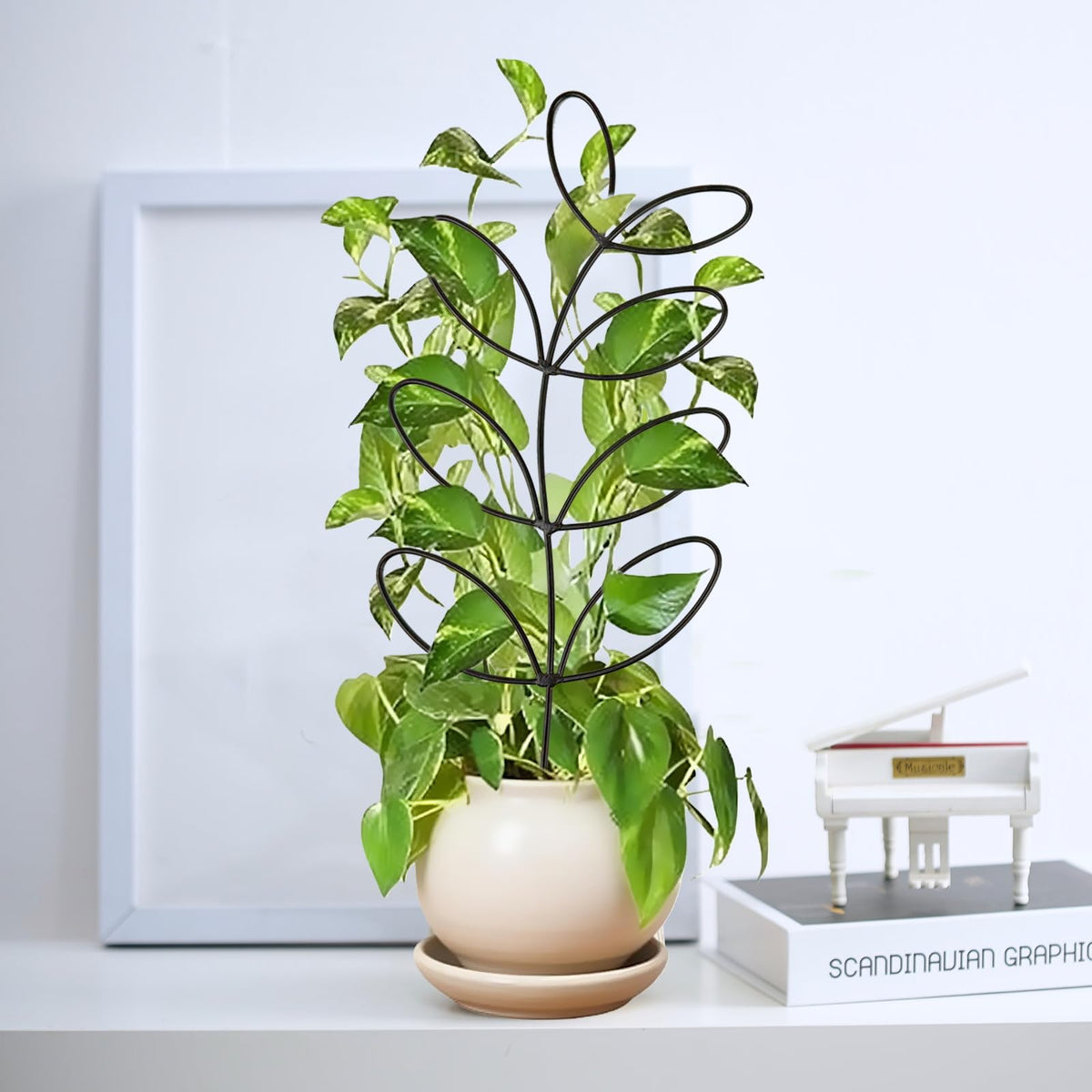 Generic easy-to-insert trellis for quick setup without tools.