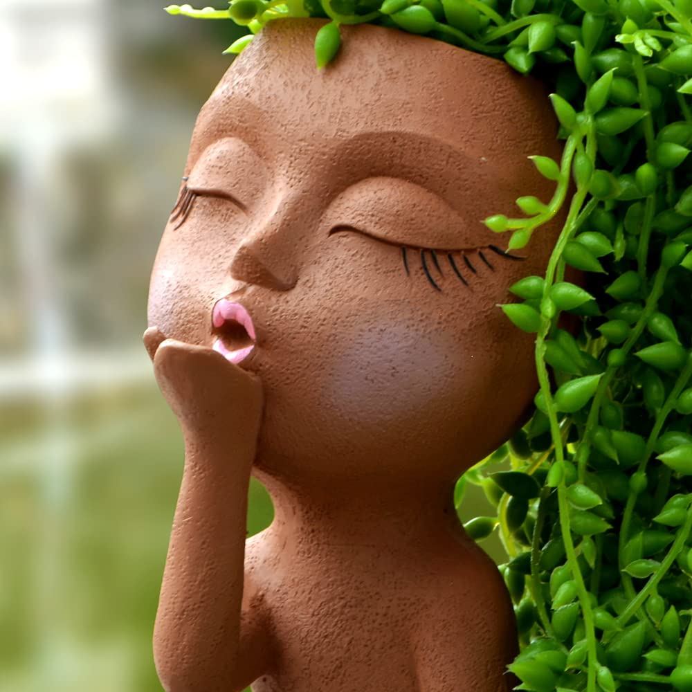 Generic Face Planter drainage hole close-up for healthy soil drainage