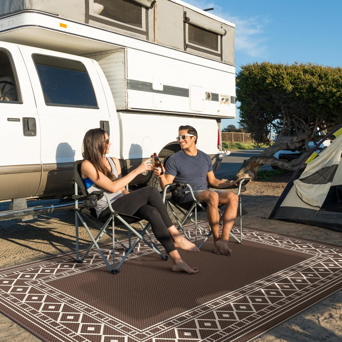 GENIMO rug with heat-sealed edges resists fraying for durable outdoor use.