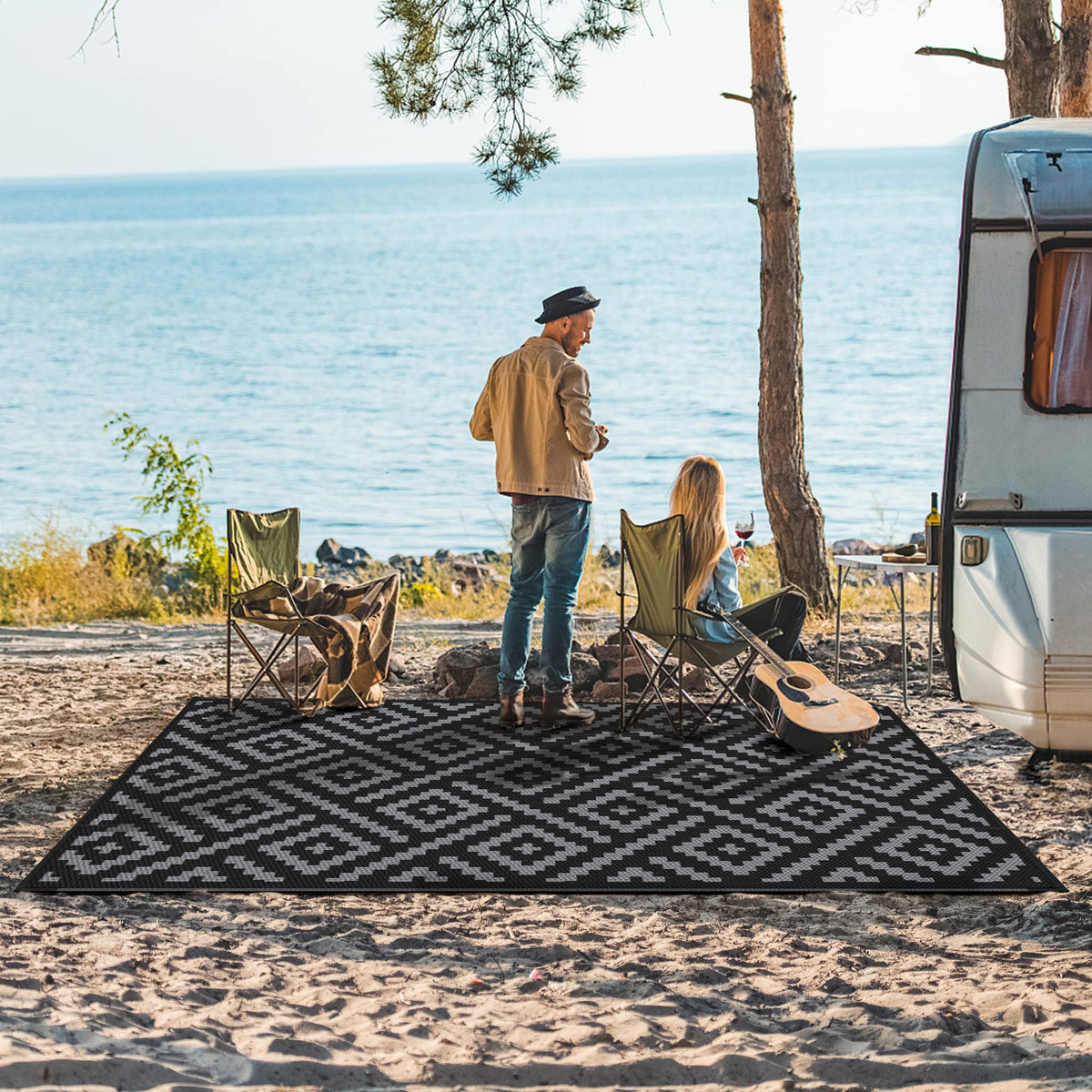 GENIMO outdoor rug showing reversible patterns for two looks