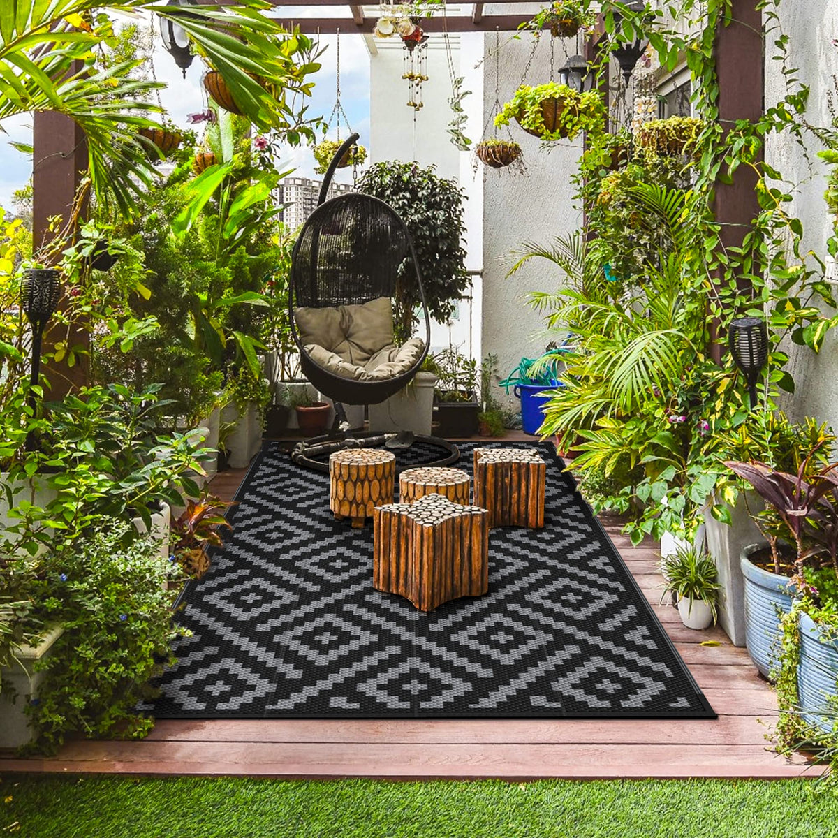 GENIMO outdoor rug close-up highlights stain resistance and easy cleaning.