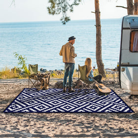 GENIMO reversible geometric-pattern mat for two looks in outdoor spaces.