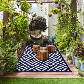 GENIMO weatherproof rug resists heat and wind, keeps colors vibrant.