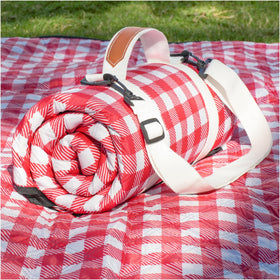 Genovega waterproof picnic blanket, oversized, ideal for family picnics and group gatherings.