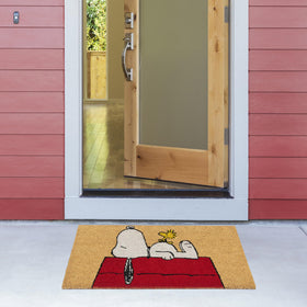 Gertmenian Peanuts doormat texture close-up showcasing coconut fiber weave and softness underfoot.