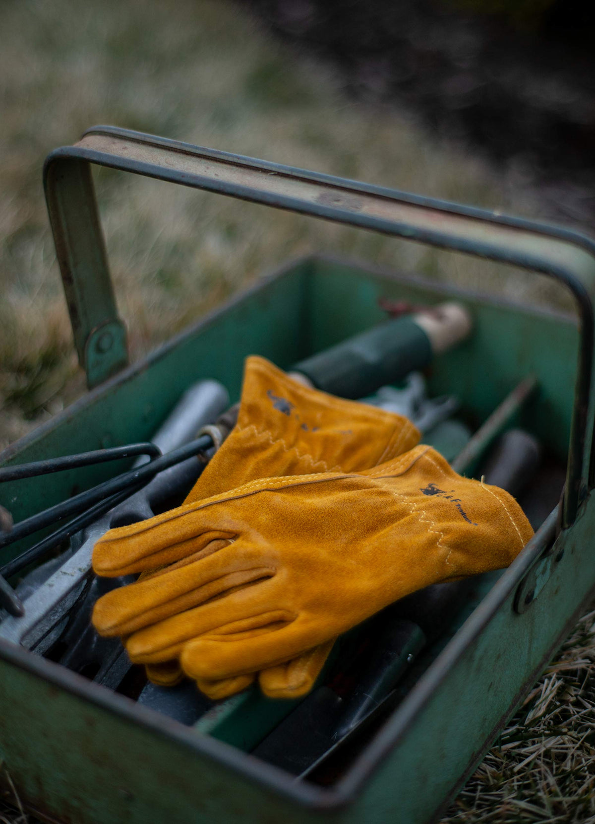 G and F JustForKids gloves in outdoor play scenarios with dirt and movement.