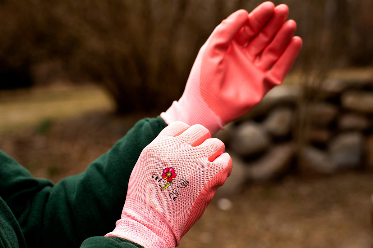 G & F gloves used for digging show flexible fit for easy soil work