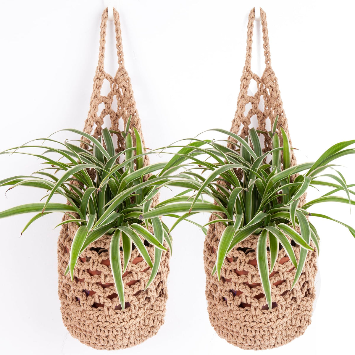 GGMOVE hanging planter 6-inch pot closeup, shows handwoven texture for chic greens.