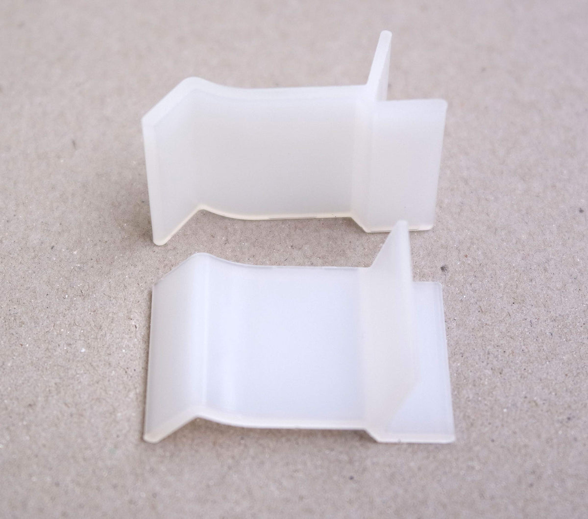 G GOODSZONE table rim clips white close-up securing glass top for a snug fit