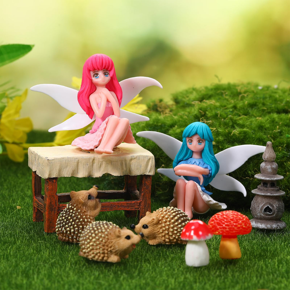 GGSTDDUP dollhouse terrarium setup with miniature figures for creative storytelling.