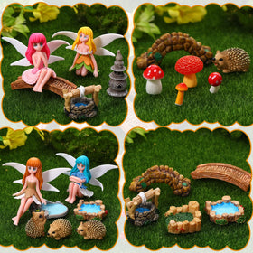 GGSTDDUP fourteen mushrooms create a lively fairy landscape.