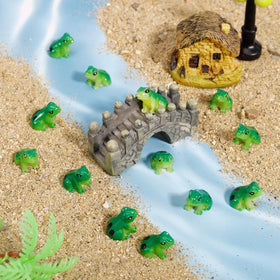 GGSTDDUP green resin frog miniatures, waterproof for displays near water features.
