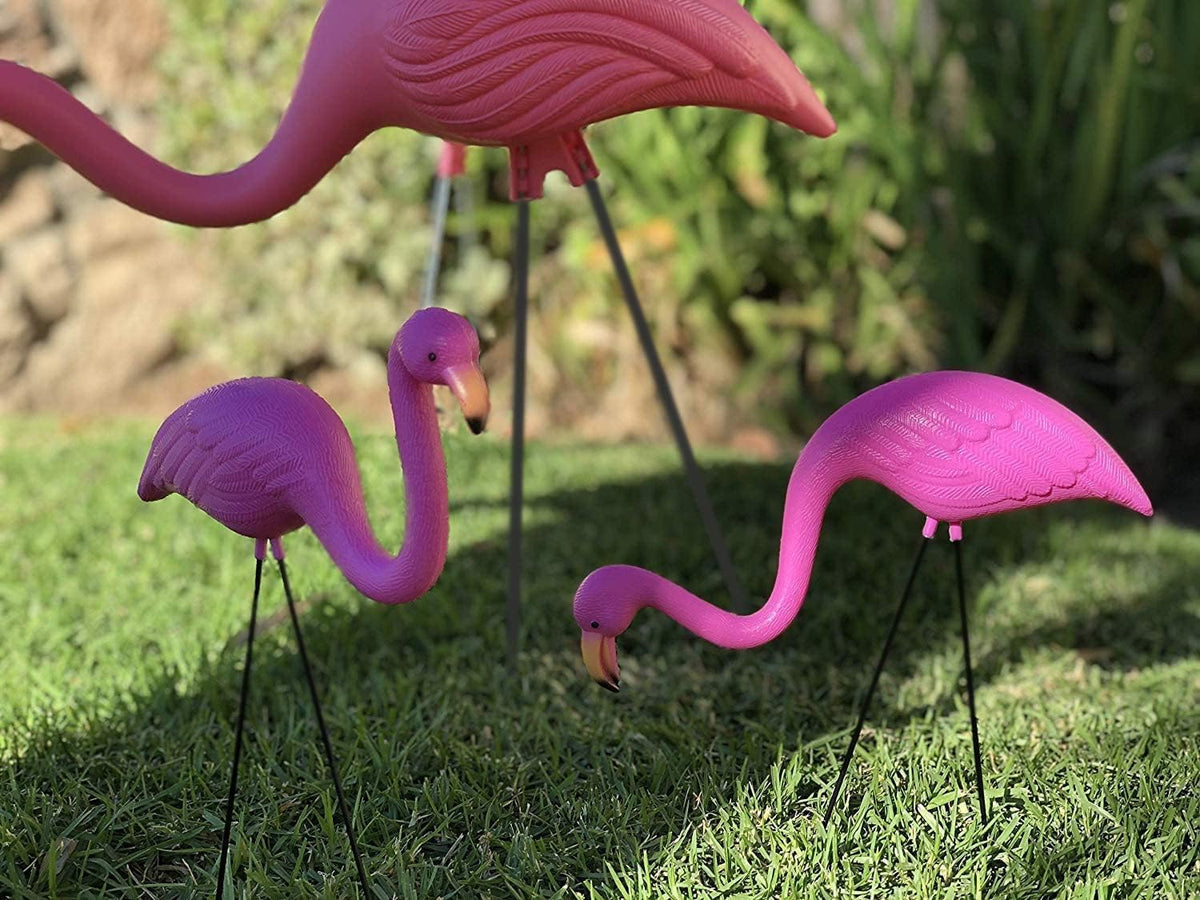 GiftExpress 14-inch flamingo statue for garden display