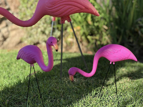 GiftExpress 14-inch flamingo statue for garden display