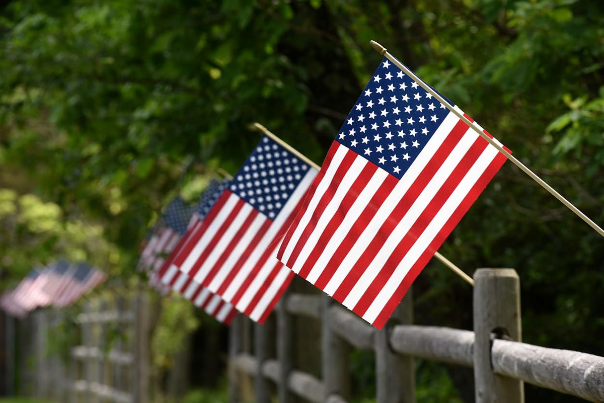 GiftExpress 12-pack flags suitable for grave markers and memorials