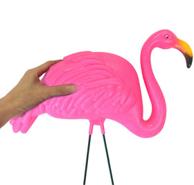 GiftExpress flamingos with detailed poses give a lifelike garden accent