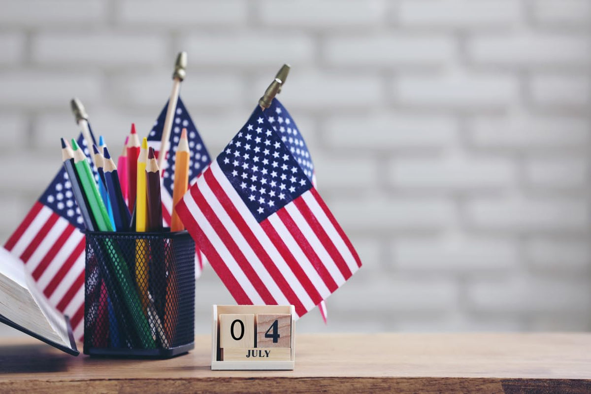 GiftExpress handheld US flags on sturdy wooden sticks for events.