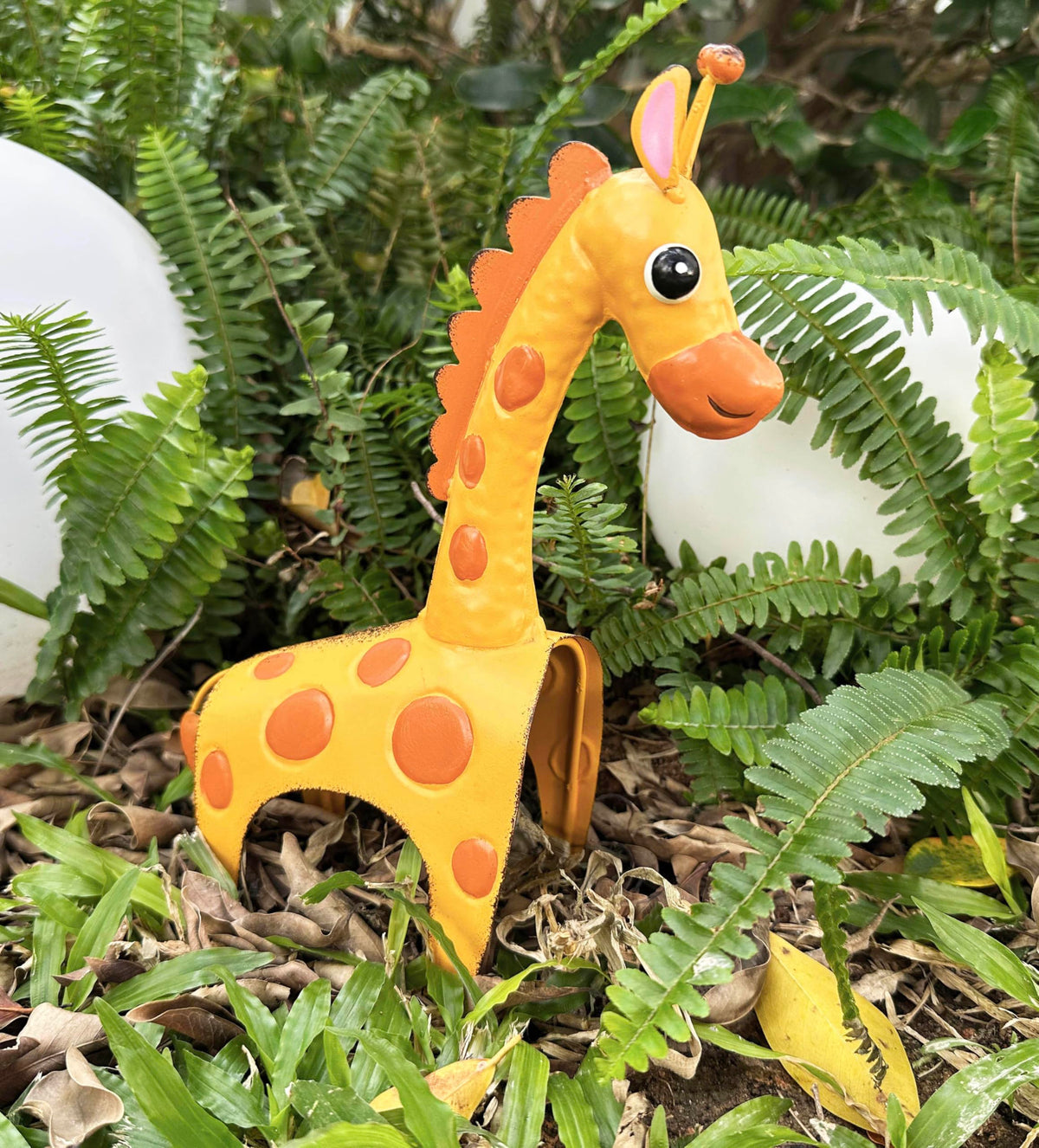 GIFTME 5 metal giraffe compact yard art complements seasonal decor