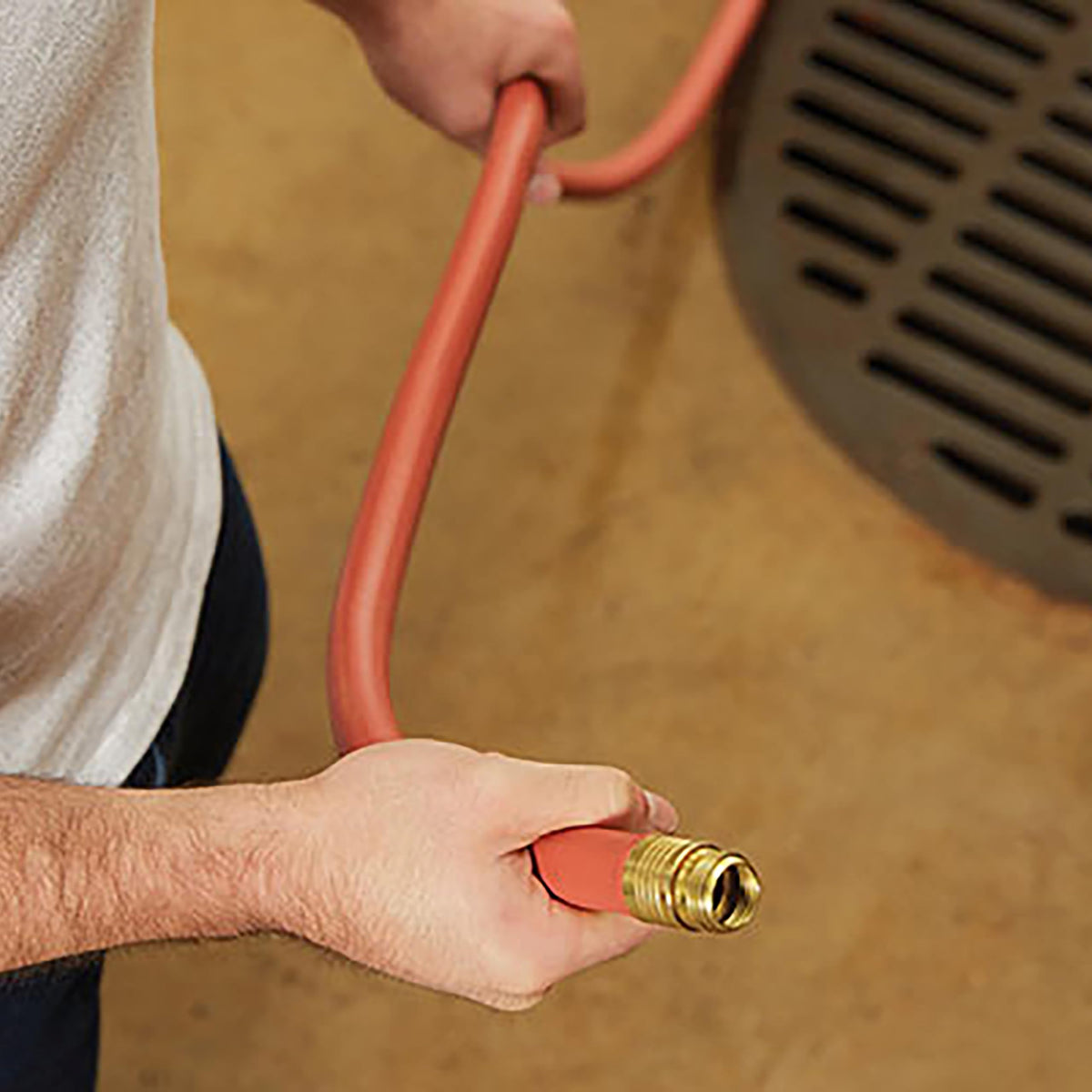 Gilmour Pro steel spring coil helps prevent kinks at the faucet