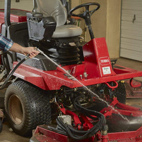 Gilmour metal construction supports frequent use across seasons with durable grip.