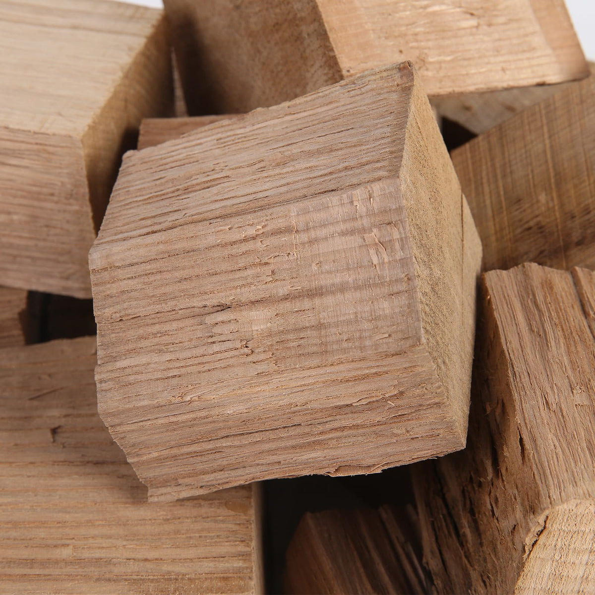 Gimgsoen oak chunks compatible with smokers, grills, and wood-fired pizza ovens.