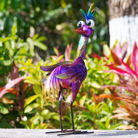 giole rooster moves neck, adding lively motion to outdoor spaces