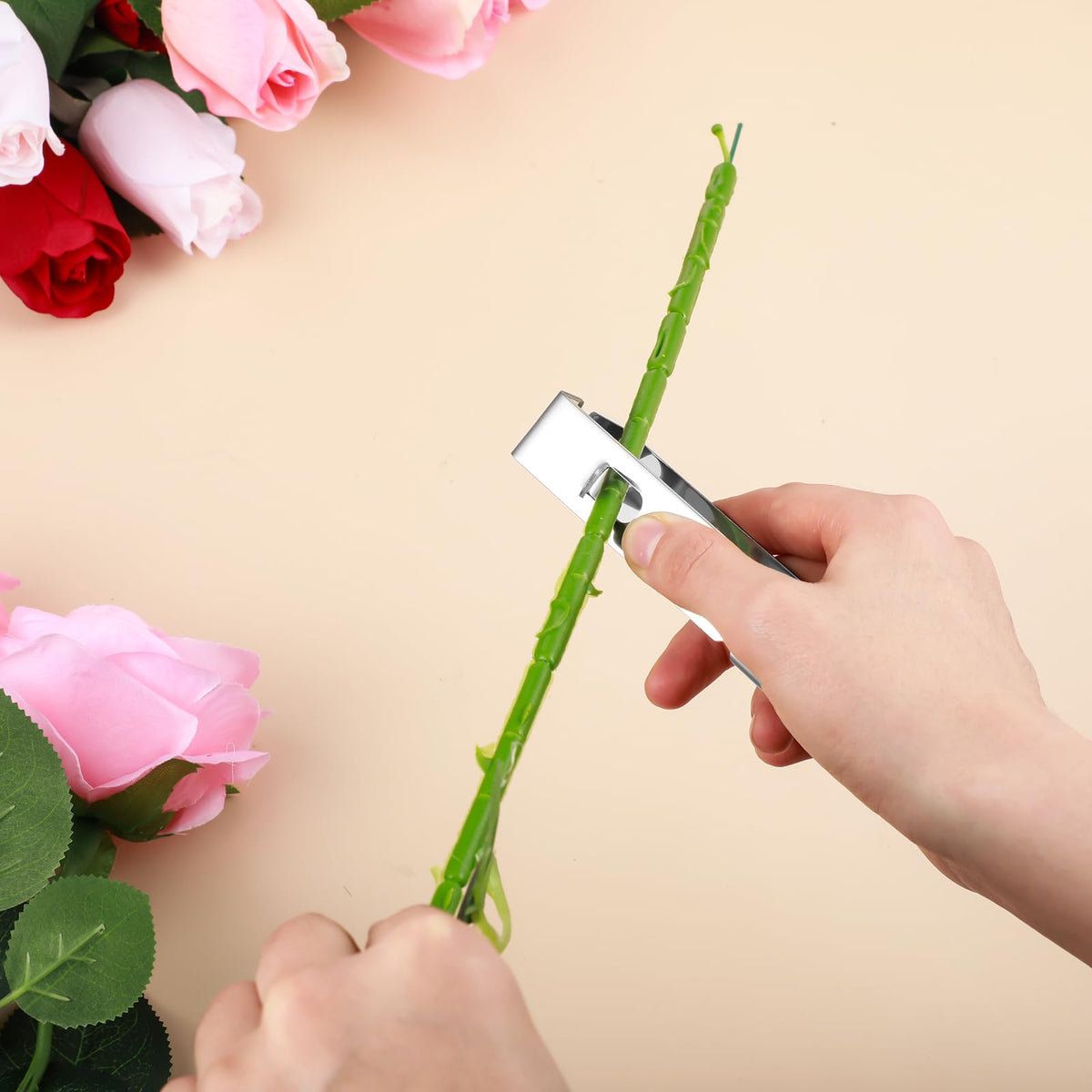 Gisafai flower stripper supports smooth rose prep for arrangements.