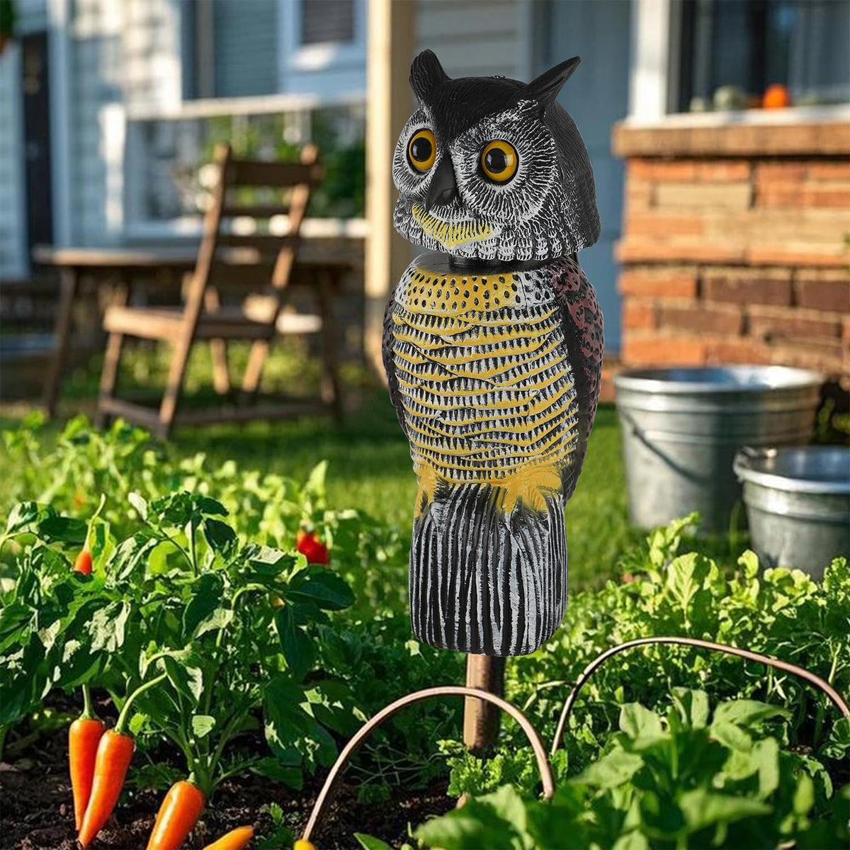 Glintoper garden owl décor prevents pests on balconies.