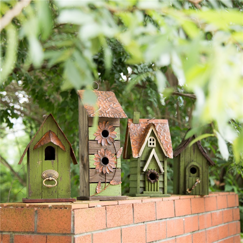 Glitzhome 12-inch hanging bird house offers a welcoming home for seasonal visitors.