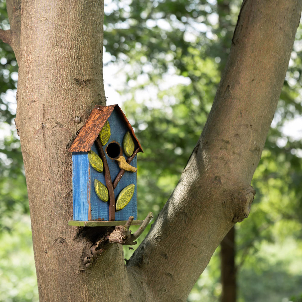 Glitzhome bird house ready to hang as a garden focal point