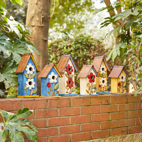Glitzhome outdoor bird shelter compatible with various birds