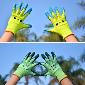 GLOSAV gloves stay breathable and quick-drying for active outdoor play