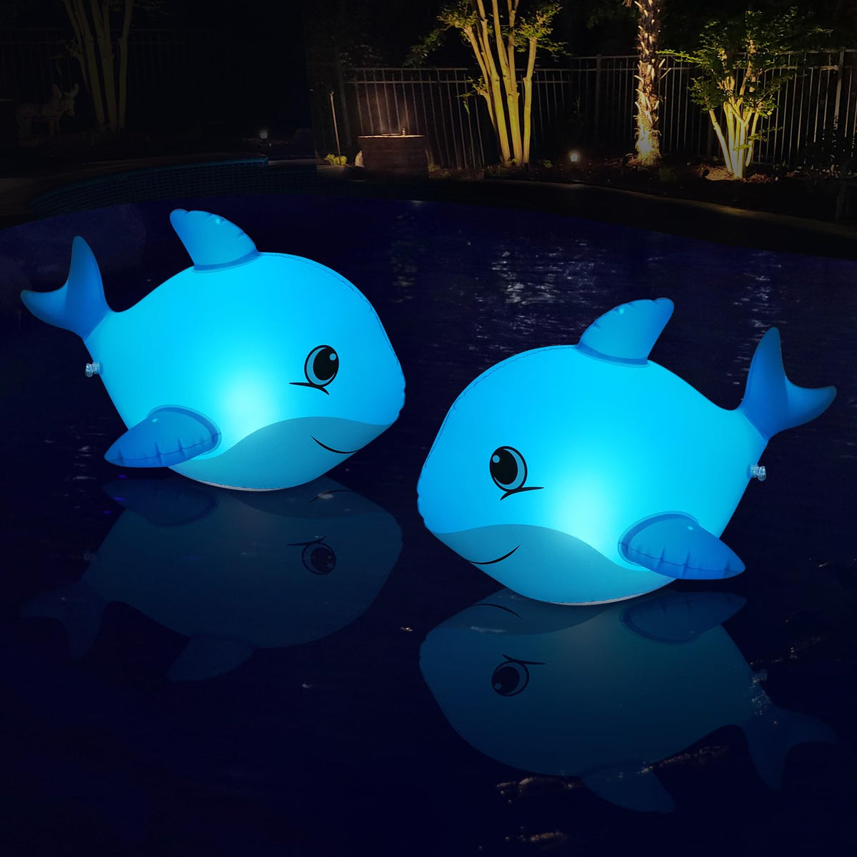 Goallim lights enhance poolside scenes when entertaining guests outdoors.
