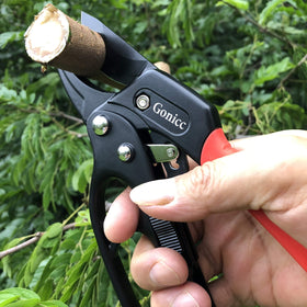 Gonicc GPPS-1011 anti-slip cushioned handle reduces fatigue during extended pruning.