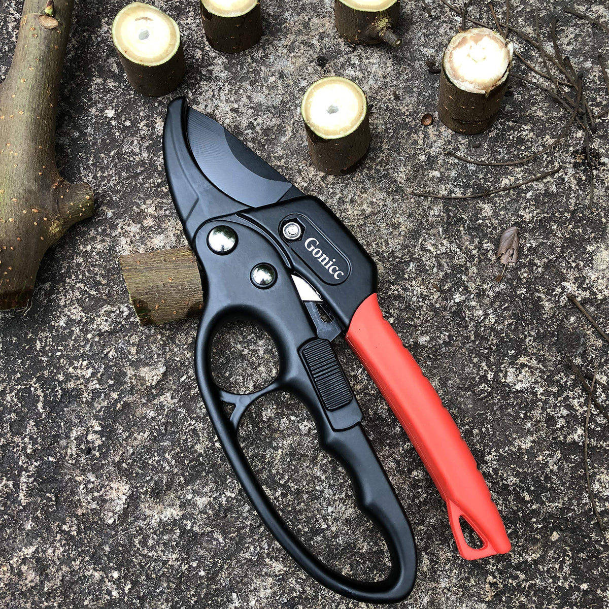 Gonicc GPPS-1011 oil-protected blade helps guard against corrosion.