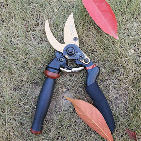 Gonicc cutting action in use demonstrates natural motion and control