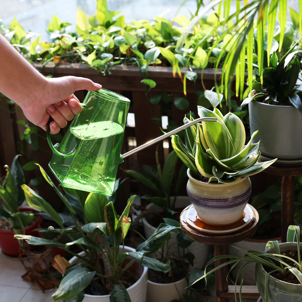 Goowin watering can with enlarged opening for easy filling.