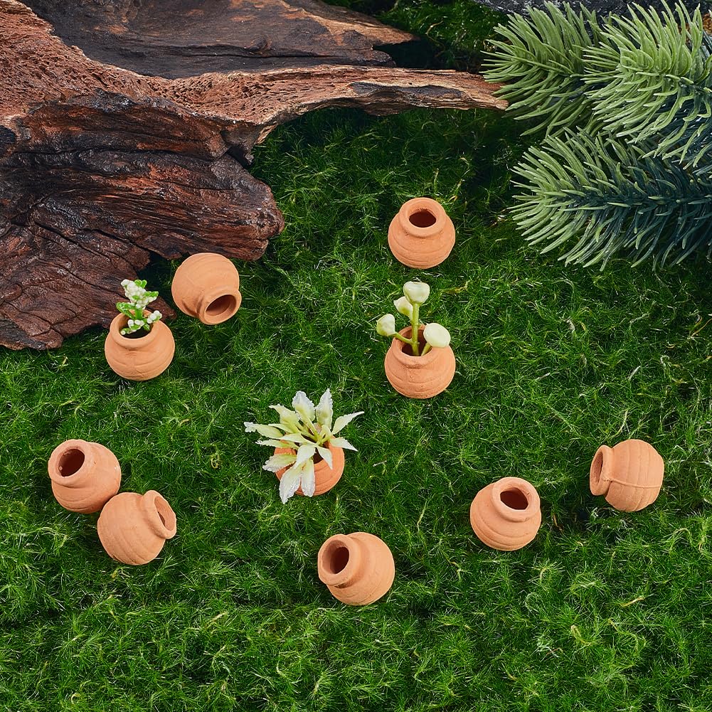 GORGECRAFT mini pots on desk greenery adds fresh appeal.