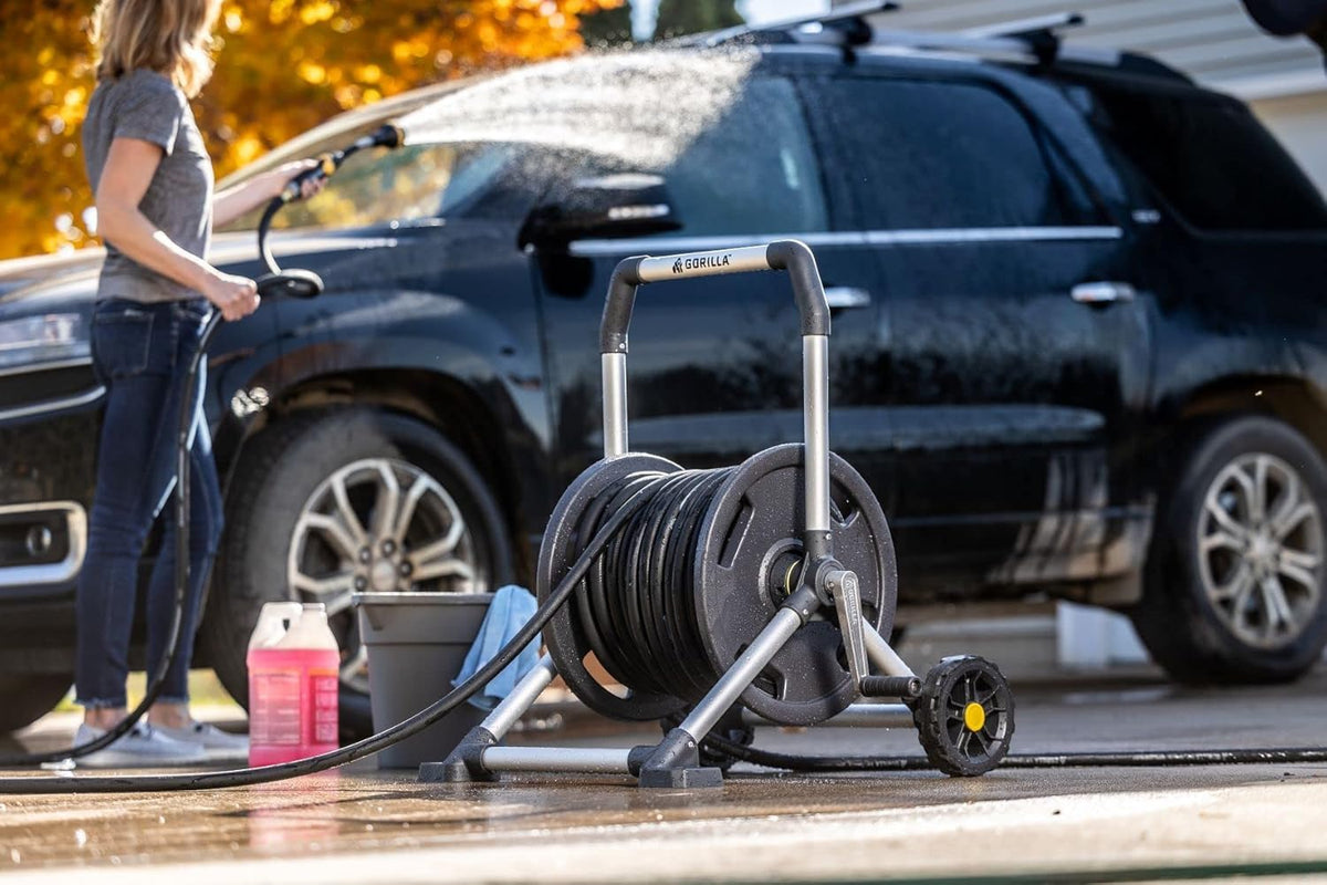 Gorilla Carts comfort handle supports comfortable operation during long tasks