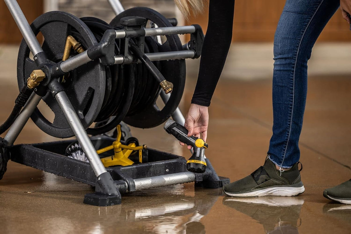 Gorilla Carts 7-inch molded wheels offer stable maneuverability.