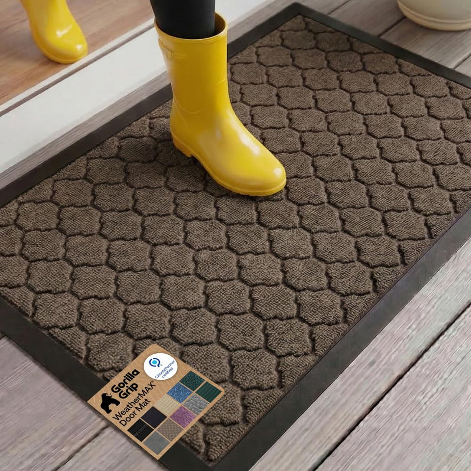 GORILLA GRIP WeatherMAX doormat latte quatrefoil front view traps dirt and moisture.